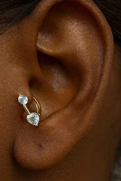 TAKIŞTIR Altın Renk Taş Detaylı Çelik Tragus/Kıkırdak Küpe/Piercing (Tek)