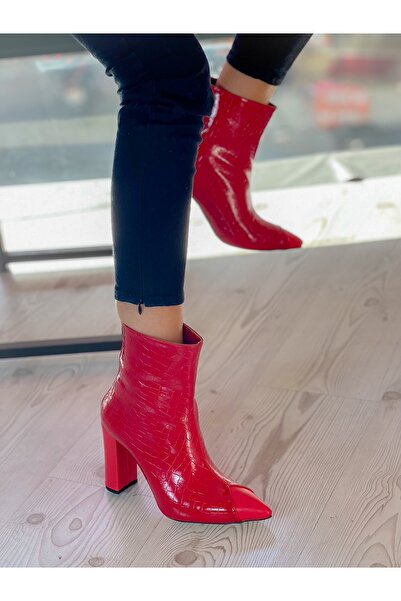 BERFONA ALLY KIRMIZI KAPITONE RUGAN BURUN DETAYLI TOPUKLU BOT BOTTİE