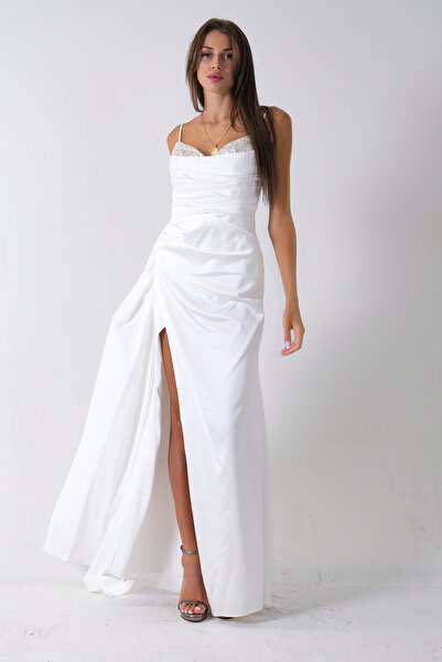 Feminist Göğüs Taşlı Işıltı Detaylı Yırtmaçlı Saten Abiye Elbise Beyaz 0801027