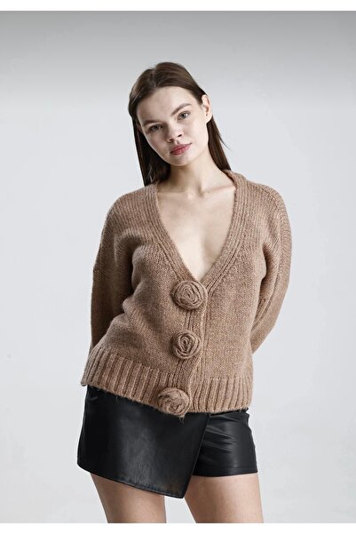 Butik Kadın Gül Detaylı Akrilik Triko Hırka Camel