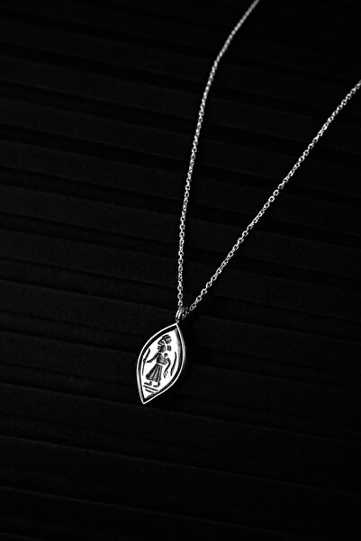 Ricco Jewellery 925 Ayar Gümüş Mat Oksitli Petroglif Oval Forse Kolye