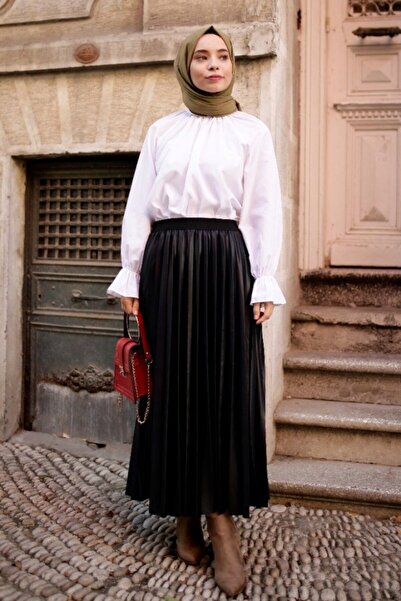 Kombinazon Lavanya Wide Pleated Black Skirt