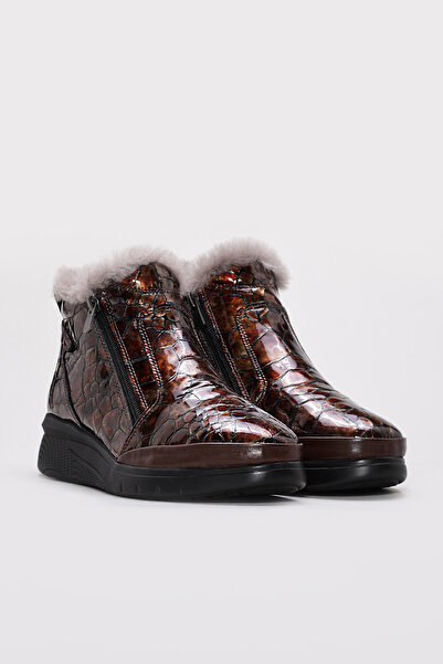 Ayakkabıhane حذاء نسائي كلاسيكي بفرو من الداخل وجلد تمساح أصلي من الخارج بالل...