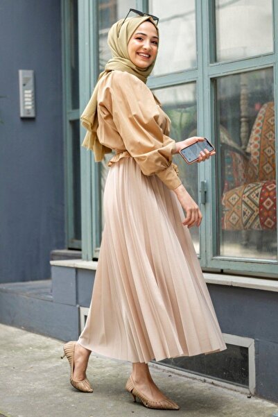 Kombinazon Lavanya Wide Pleated Cream Skirt