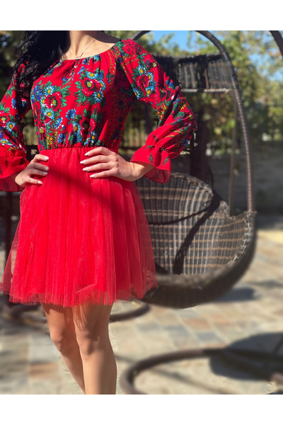Ie Traditionala Traditional styled dress with tulle