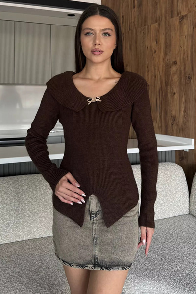 julude Coffee-Colored Front Brooched Waist Slit Knit Blouse (Available in Sizes S, M, L)