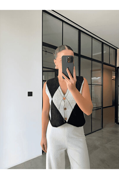 BB Bensu Buyruk VESTĂ NEGRĂ CU MODEL BACLAVALA CU BUTONI DE AUR