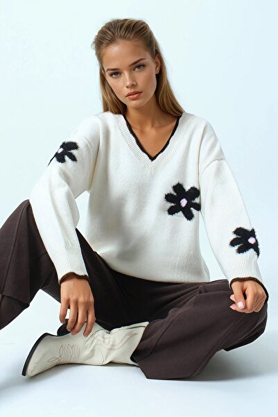 VAGGON Women's Ecru Floral Detailed V-Neck Tasseled Knitwear Sweater Vs01054