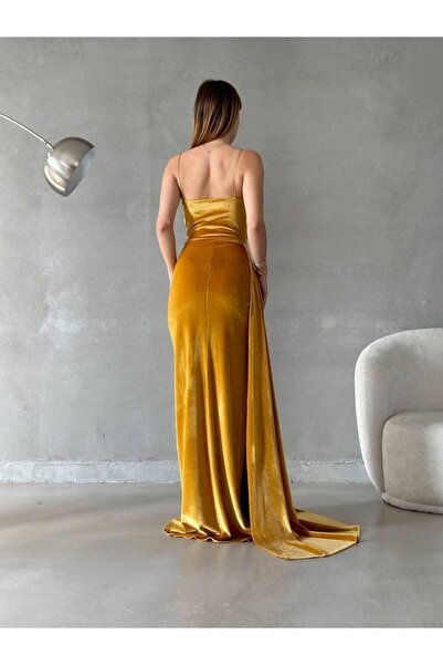 Modafeminen Kadife Esnek Kumaş Drape Öne Pile Detaylı Askılı Abiye Elbise GOLD 582334
