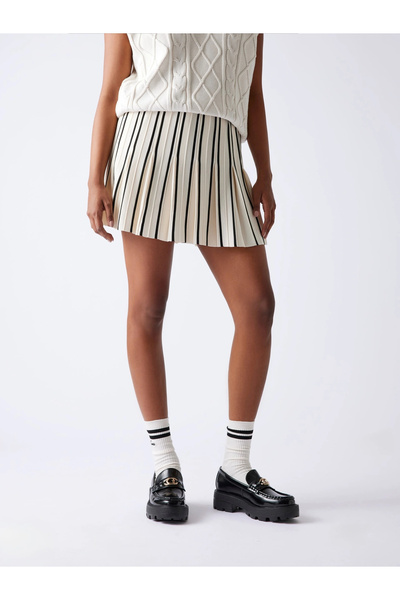 Guess Yanika Kadın Siyah Makosen FLTYNKELE14-BLACK