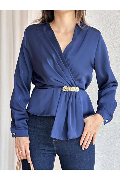 Butik Beyza Κομψή μπλούζα με μακρύ μανίκι με λεπτομέρεια με διπλό γιακά