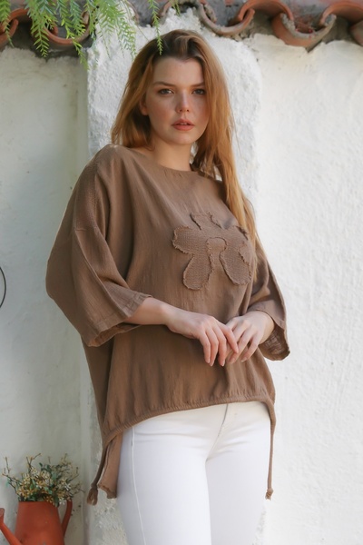 Chiccy Блуза от органичен памук, кафява, с деколте, 3/4 ръкави, мрежести детайли, апликация на гърба, дълъг плат 70 68