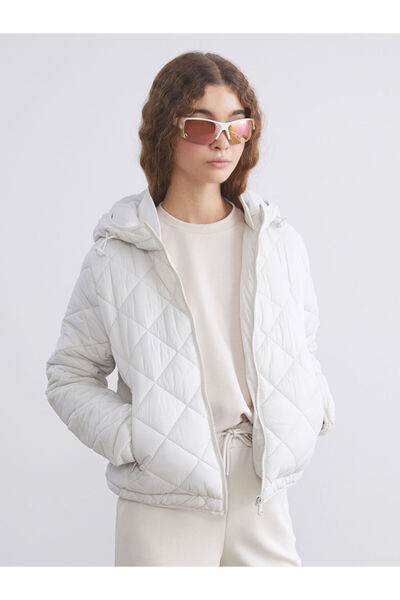 LC Waikiki Ekru Kapüşonlu Kapitone Kadın Şişme Mont