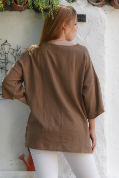 Chiccy Блуза от органичен памук, кафява, с деколте, 3/4 ръкави, мрежести детайли, апликация на гърба, дълъг плат 70 68