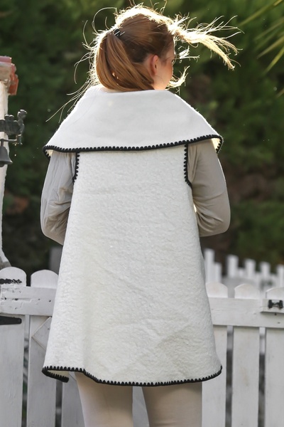 Chiccy Italian Cream Shawl Collar Sleeveless No Closure No Pockets Shepherd Stitching Cashmere Oversized Woven Vest 70 70
