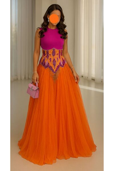 Diva style Hand-embroidered chiffon evening dress