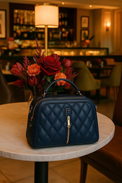 ESTUTE Luxury Quilted Leather Shoulder Bag – Stylish Model with Metal Detailing