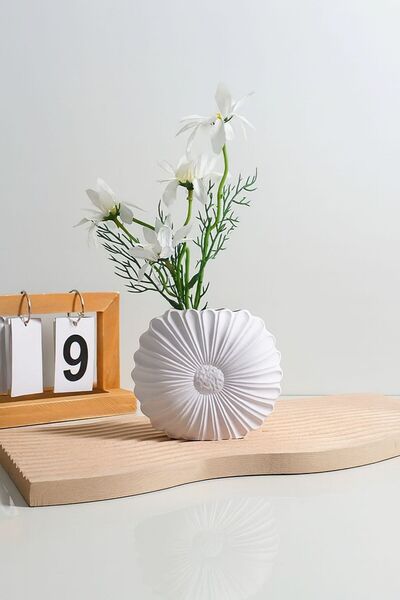 Beyaz Atölye Dekoratif Seramik Görünümlü Vazo Beyaz Çicek Desenli