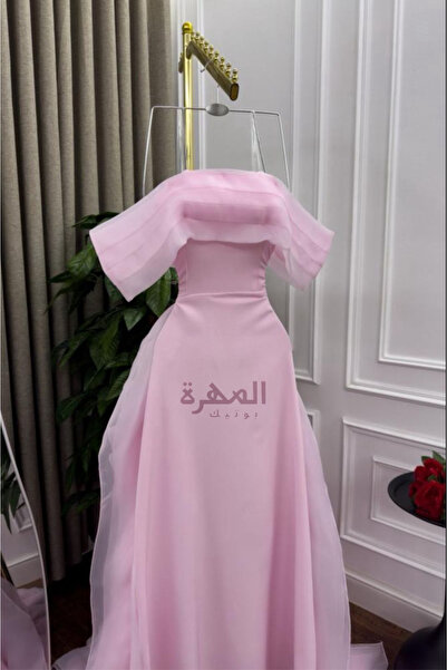 Al Mahra Boutique Light pink evening dress with a modern and distinctive cut