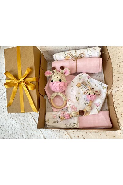Hubb Yenidoğan bebek hediye set kutu. Çıngırak-emzik askısı- müslin örtü-önlü...