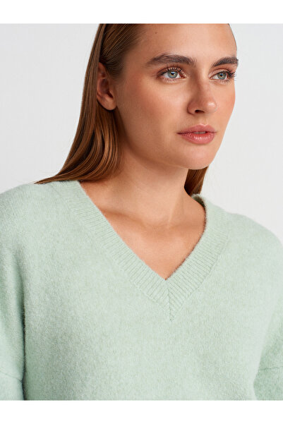 Dilvin 10645 Πλεκτό πουλόβερ με μαλακή υφή με λαιμόκοψη σε σχήμα V-Σκούρο μέντα