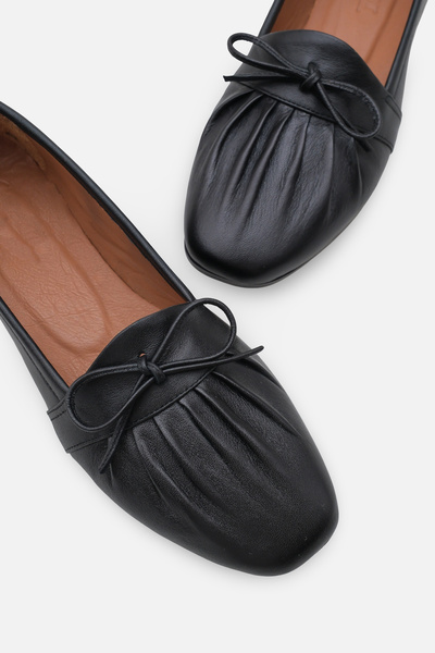 Corridor Italy KADIN GÜNLÜK BABET SİYAH BÜZGÜLÜ FİYONKLU LOAFER