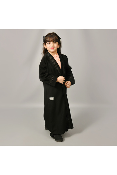 lamha abaya Abaya Zahra Lamhha No. 8 with a collar and sleeves striped with open lines