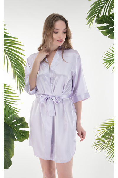 Stylish Elegant two-piece set consisting of a shirt and a satin robe for a soft look.
