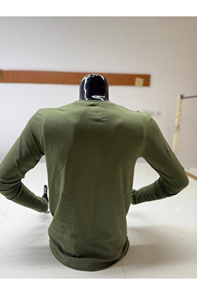 HT Outdoor Our Long-Sleeved T-Shirt Model Features a Crane Fish Figure and Is Made of 100% Cotton.