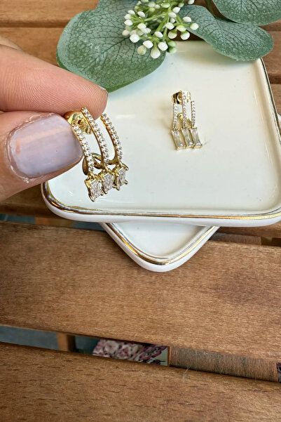 AURA ATELIER أقراط من الفولاذ على شكل حجر الباجيت الثلاثي المتدلي