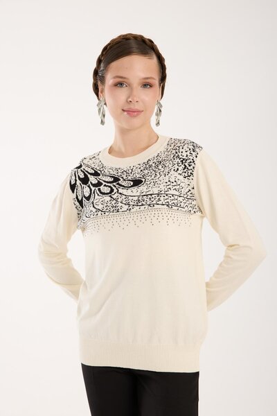 Moda Days Women's Ecru Crew Neck Stone Embroidered Knit Sweater