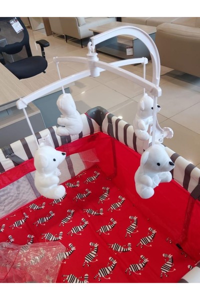 DEC34 Foldable baby bed with a distinctive design