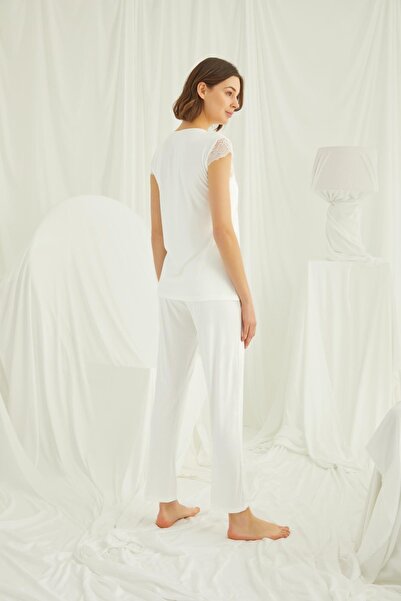MONAMİSE Kadın, Yakası Kolu ve Omzu Dantelli Önü Düğmeli, Ekru Pijama Takımı