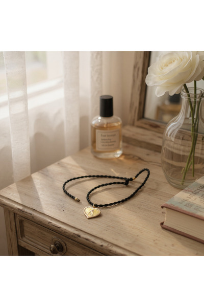 Nezihhan 0.25 Gram 14 Ayar A Harfi Siyah İpli Kalp Kolye