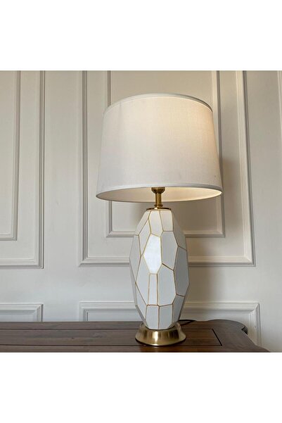 Shihon Shehon table lamp with a stylish and modern design
