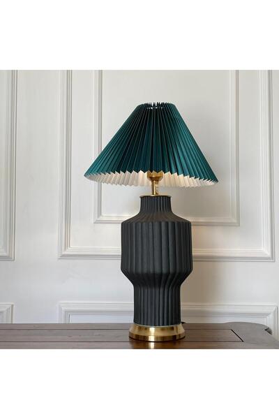 Shihon Shehon table lamp with a stylish and modern design