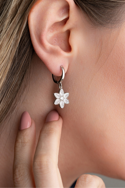 SAKLI TAKI 925 Ayar Gümüş Halkalı Nergis Çiçeği Küpe