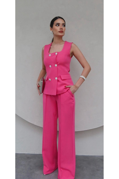 MOD10 Pembe taşlı düğme detaylı yelek pantolon takım