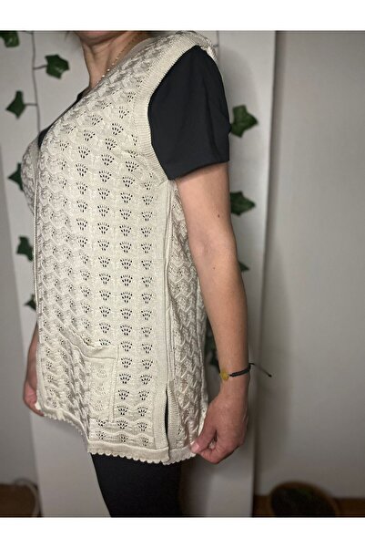 Mako Women's Braided Pattern Cream Color Buttoned Pocket Vest