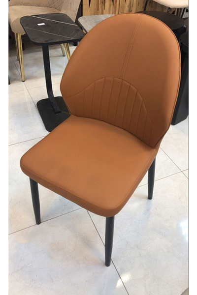 DEC30 A single leather chair with a luxurious and distinctive design