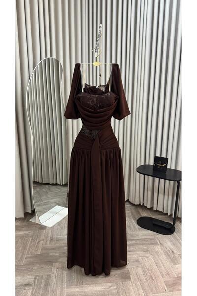 NALA FASHION The dress is suitable for formal occasions and evening parties and reflects a refined taste in design.