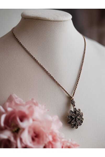 FAYRA ACCESSORIES Zirkon Taşlı Çiçek Figürlü Kolye