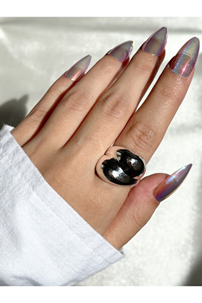 Eylülün Takısı خاتم نسائي منحني فضي اللون