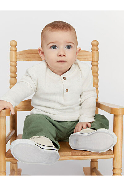 LC Waikiki Lcw Baby White Crew Neck Baby Boy T-Shirt and Shorts 2-Piece Set