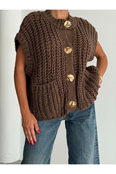 buqre's moda Knitted Big Button Sweater Vest
