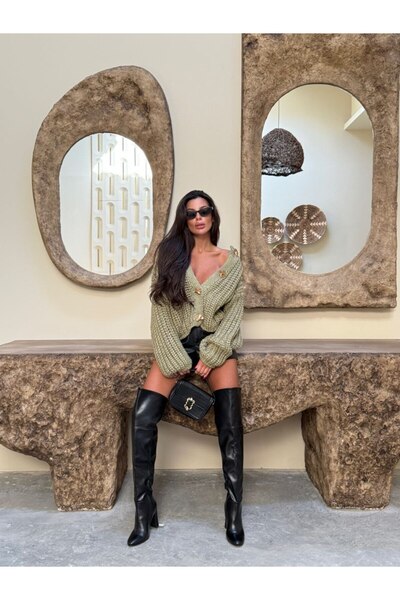 buqre's moda Knitted Gold Buttoned Sweater