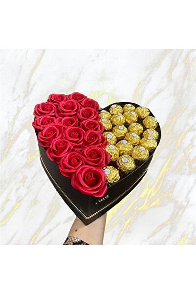 velve Cadou pentru femei cutie inima neagra cu trandafiri de sapun si 19 pral...