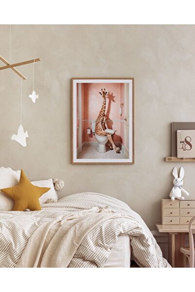 Thetic Girafă șezând pe toaletă - Poster de perete PREMIUM fără cadru cu estetică modernă