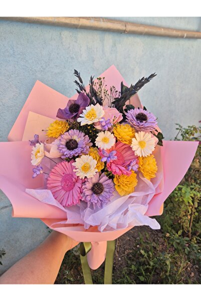 Yellow Tulip Buchet colorat/ aranjament floral nemuritor cu flori sola si eucalipt criogenat