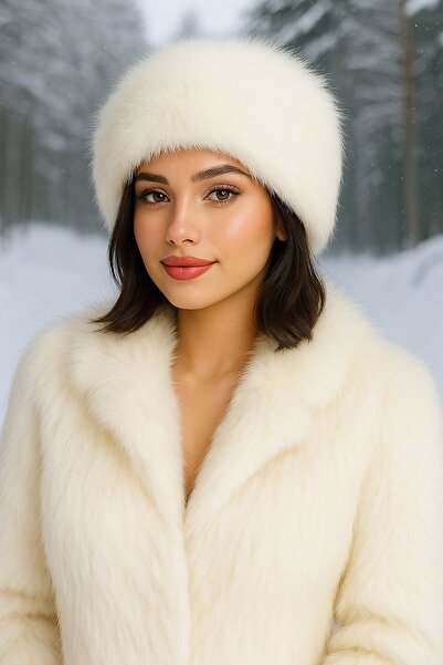 TAKIŞTIR White Color Plush Hat
